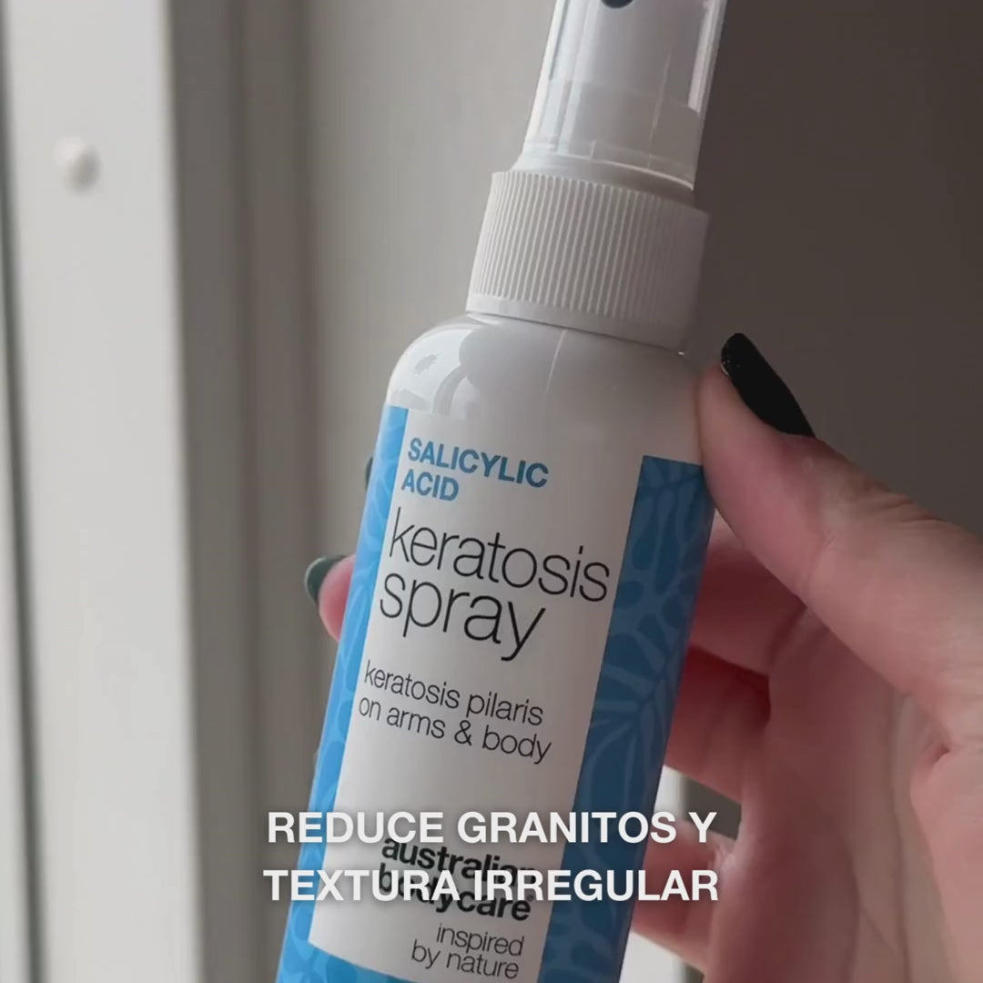 Spray para queratosis pilaris, piel de gallina y granitos secos. Con ácido salicílico, glicólico, glicerina y pantenol para suavizar e hidratar la piel.