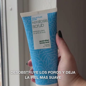 Exfoliante Corporal Queratosis Pilaris elimina células muertas y reduce bultitos. Suaviza con ácido salicílico, ácido glicólico, alantoína y glicerina.
