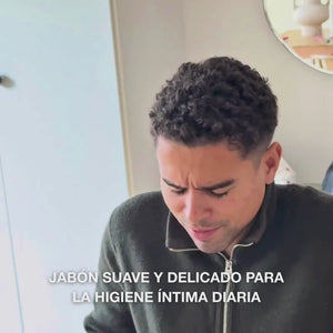 Jabón íntimo para hombres – Cuidado suave para la higiene íntima diaria — Jabón íntimo eficaz para hombres. Ayuda a aliviar la irritación y las molestias en la zona íntima. Ingredientes naturales para una piel sana y bien cuidada.
