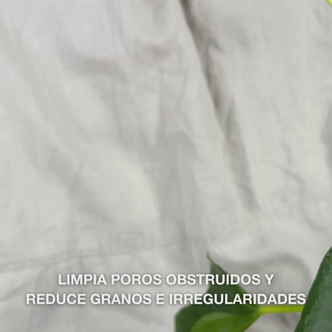 Sérum con ácido salicílico para puntos negros y poros. Contiene Zinc PCA, té verde, ácido hialurónico y glicerina.